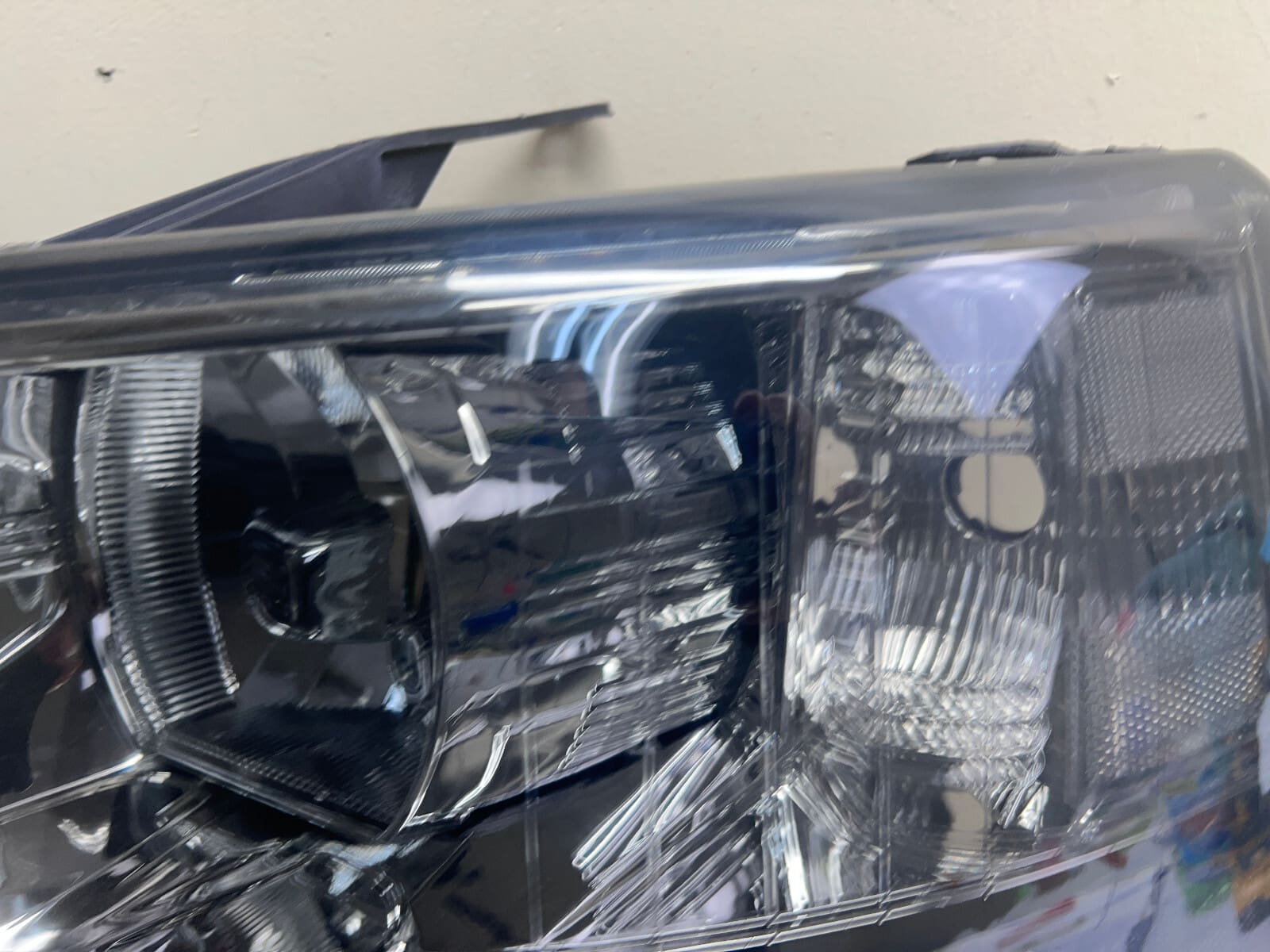 2007 2008 2009 2010 2011 2012 2013 CHEVY SILVERADO FRONT LEFT OEM HEADLIGHT - Image 7