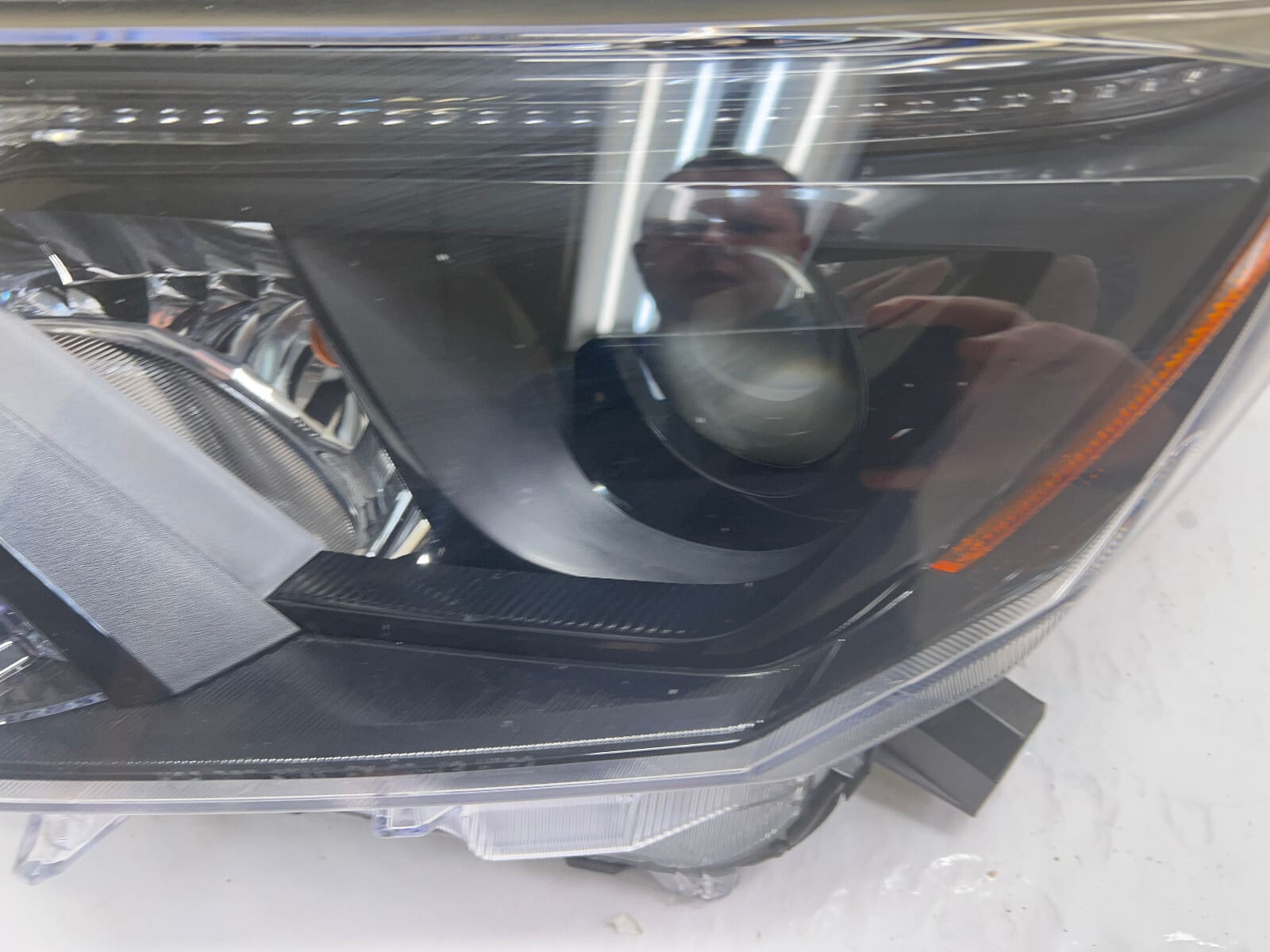 2016 2017 2018 TOYOTA RAV4 HALOGEN BLACK BEZEL FRONT LEFT OEM HEADLIGHT - Image 3