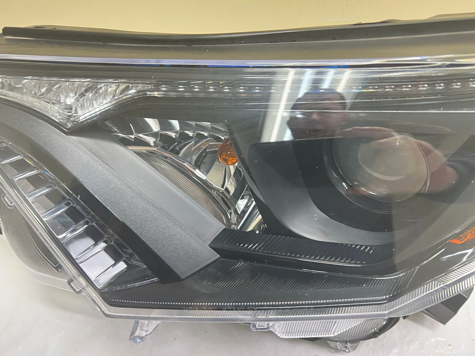2016 2017 2018 TOYOTA RAV4 HALOGEN BLACK BEZEL FRONT LEFT OEM HEADLIGHT - Image 4