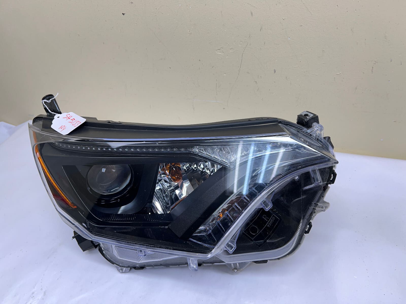 2016 2017 2018 TOYOTA RAV4 HALOGEN BLACK BEZEL FRONT RIGHT OEM HEADLIGHT
