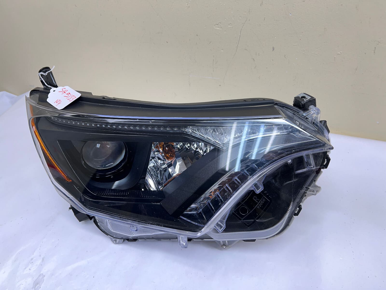 2016 2017 2018 TOYOTA RAV4 HALOGEN BLACK BEZEL FRONT RIGHT OEM HEADLIGHT - Image 2