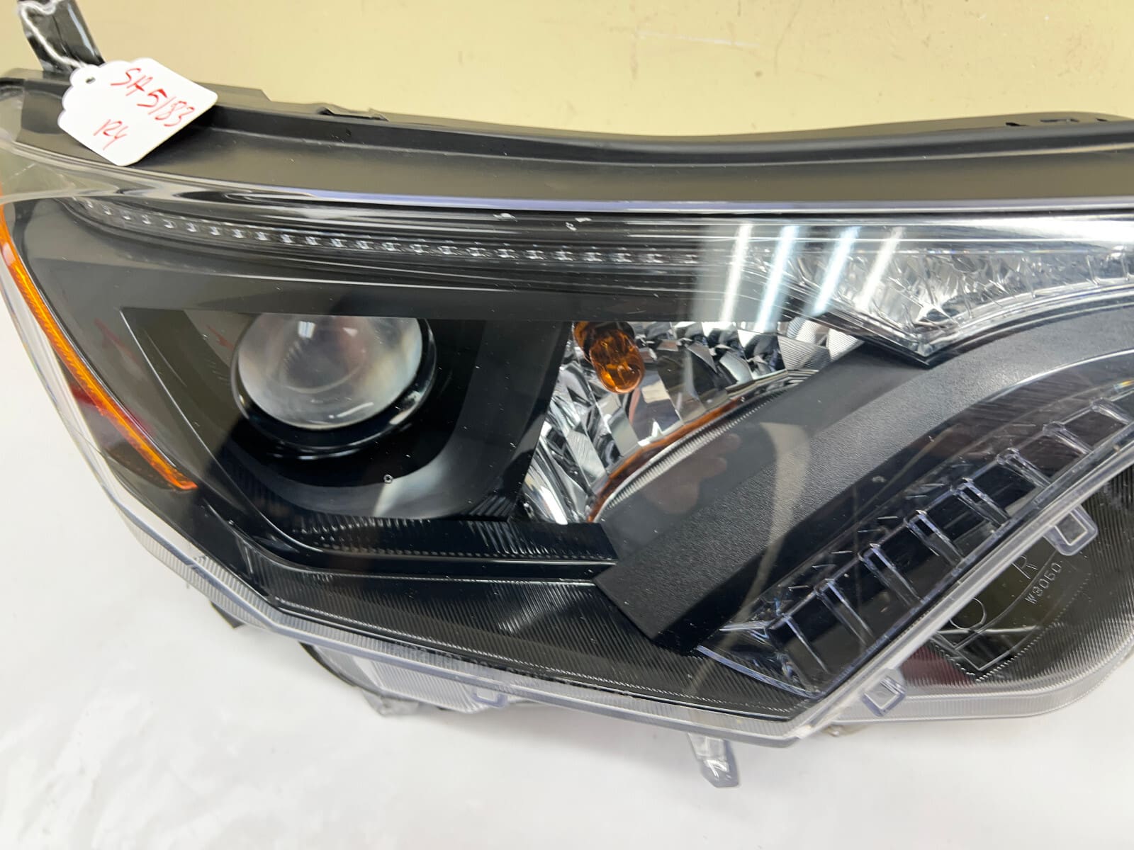 2016 2017 2018 TOYOTA RAV4 HALOGEN BLACK BEZEL FRONT RIGHT OEM HEADLIGHT - Image 5