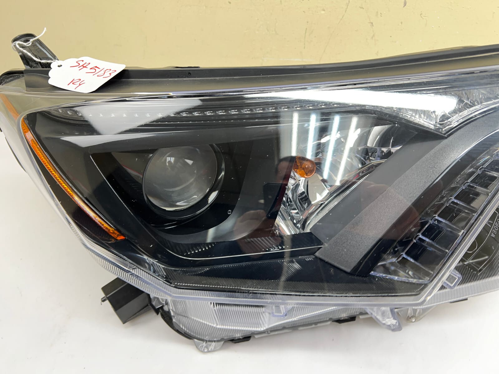 2016 2017 2018 TOYOTA RAV4 HALOGEN BLACK BEZEL FRONT RIGHT OEM HEADLIGHT - Image 6