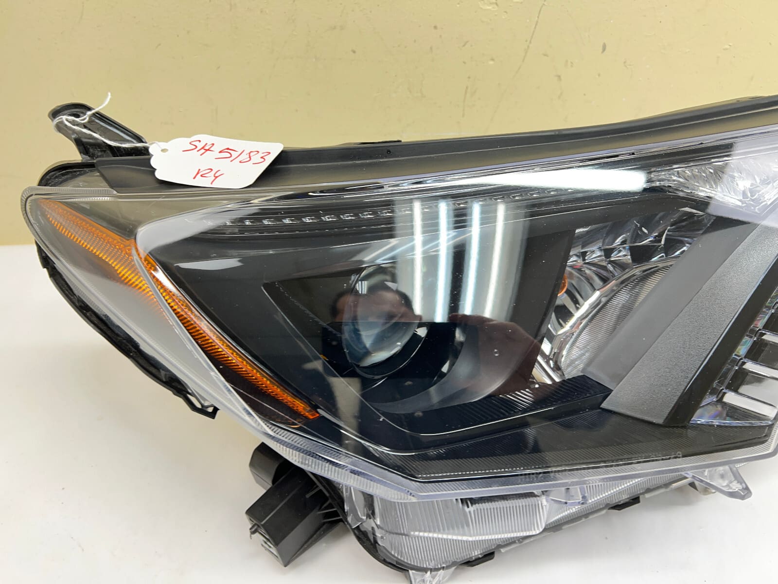 2016 2017 2018 TOYOTA RAV4 HALOGEN BLACK BEZEL FRONT RIGHT OEM HEADLIGHT - Image 7