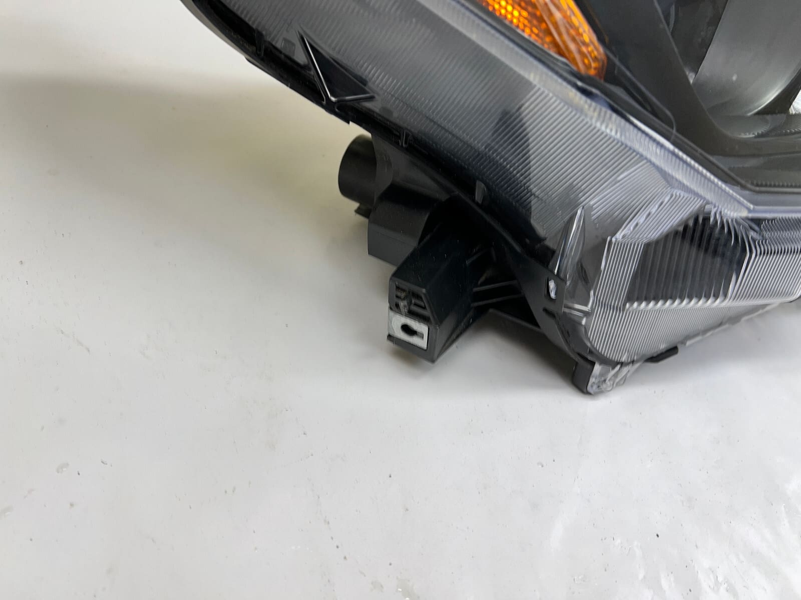 2016 2017 2018 TOYOTA RAV4 HALOGEN BLACK BEZEL FRONT RIGHT OEM HEADLIGHT - Image 9