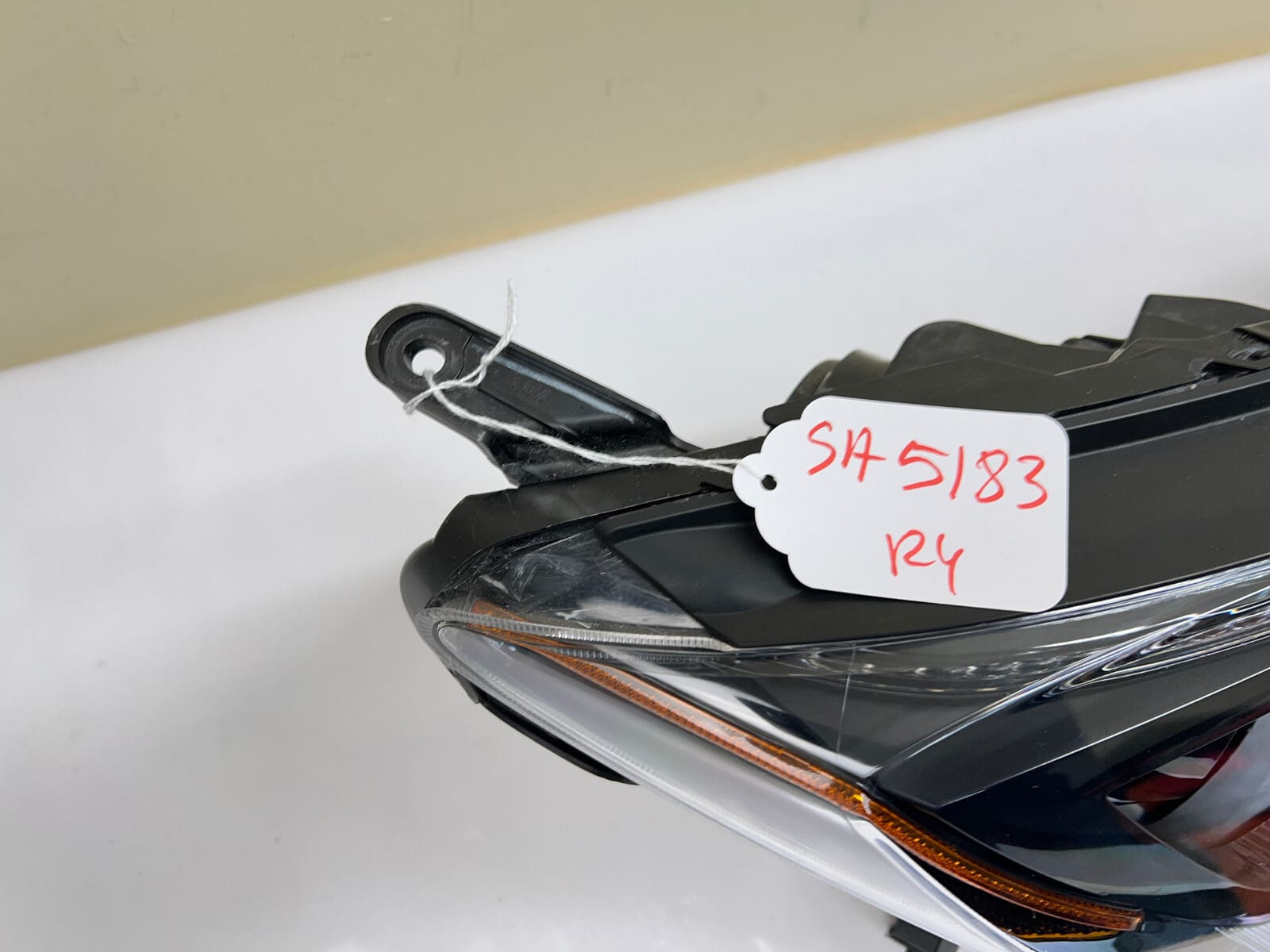 2016 2017 2018 TOYOTA RAV4 HALOGEN BLACK BEZEL FRONT RIGHT OEM HEADLIGHT - Image 11