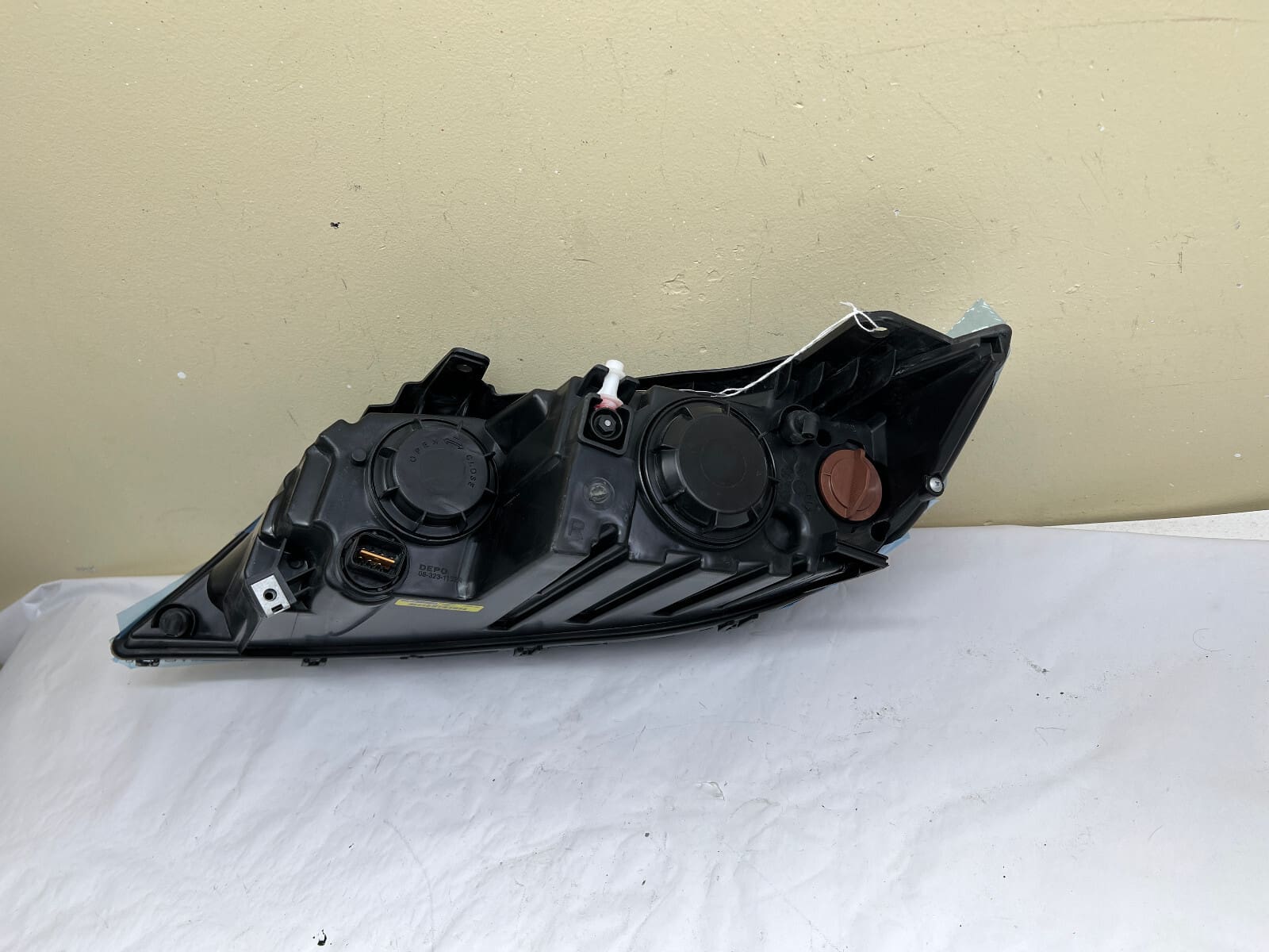 MINT 2011 2012 2013 KIA SORENTO HALOGEN FRONT RIGHT HEADLIGHT 92102-14200 - Image 14