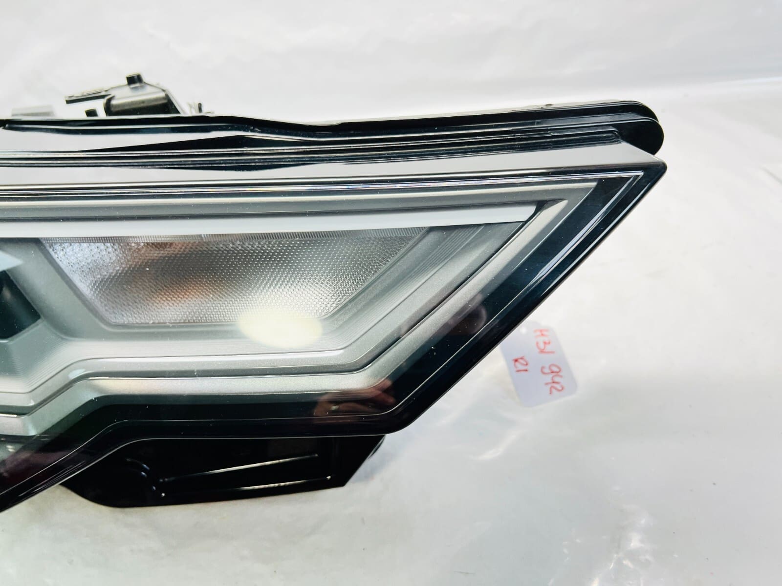 2019 2020 2021 2022 2023 AUDI A6 QUATTRO W/O MATRIX LED RIGHT OEM HEADLIGHT - Image 2