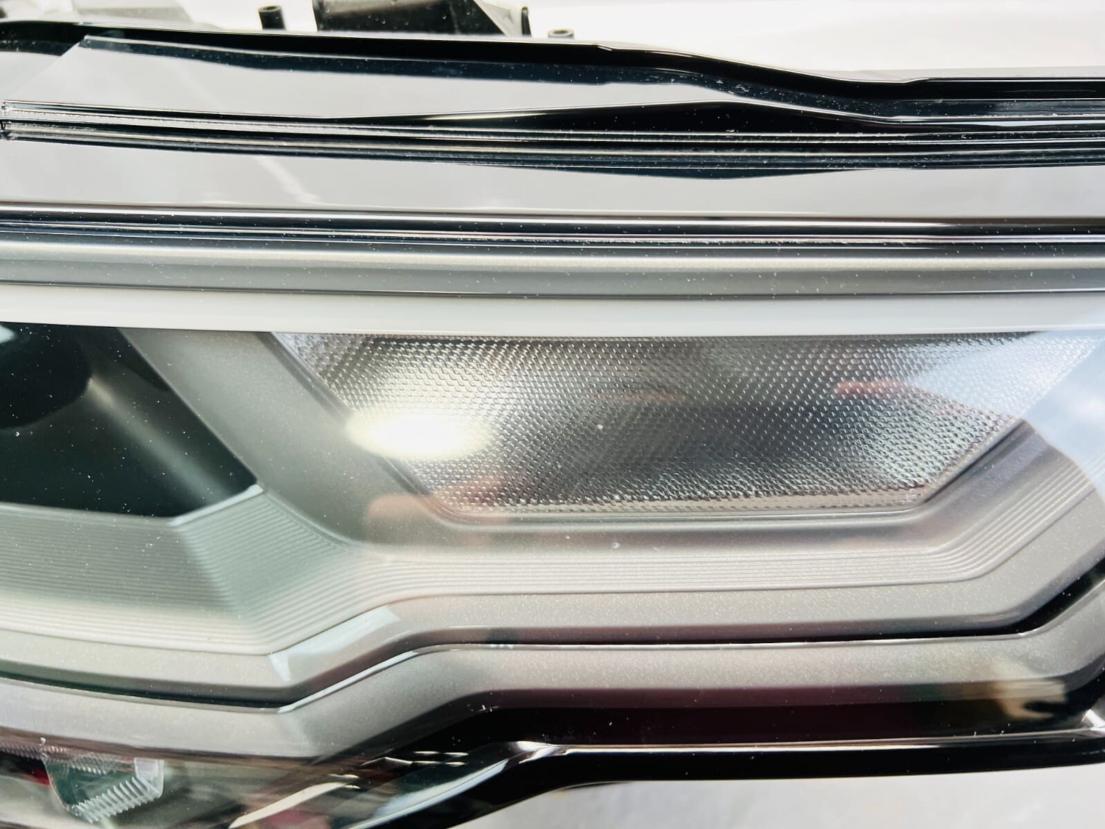 2019 2020 2021 2022 2023 AUDI A6 QUATTRO W/O MATRIX LED RIGHT OEM HEADLIGHT - Image 4