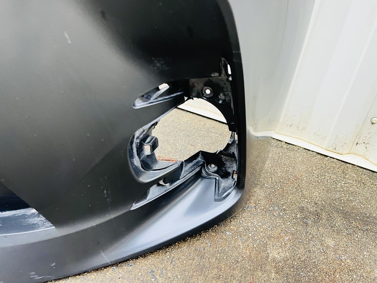 🎈🎈2018 2019 2020 TOYOTA SIENNA FRONT OEM BUMPER COVER GENUINE 52119-08080 - Image 3