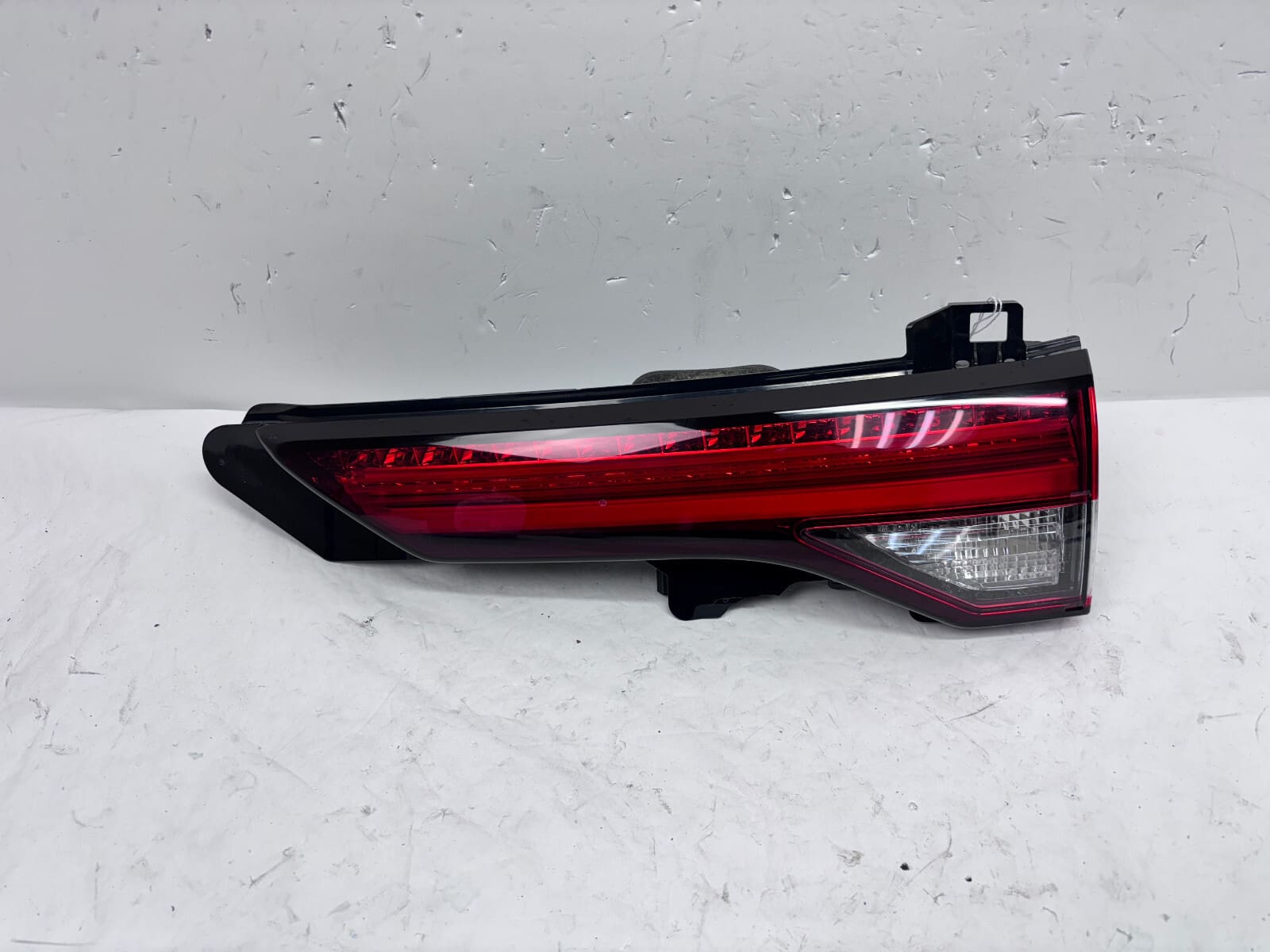 NICE 2022 2023 2024 MITSUBISHI OUTLANDER LED REAR INNER RIGHT OEM TAIL LIGHT