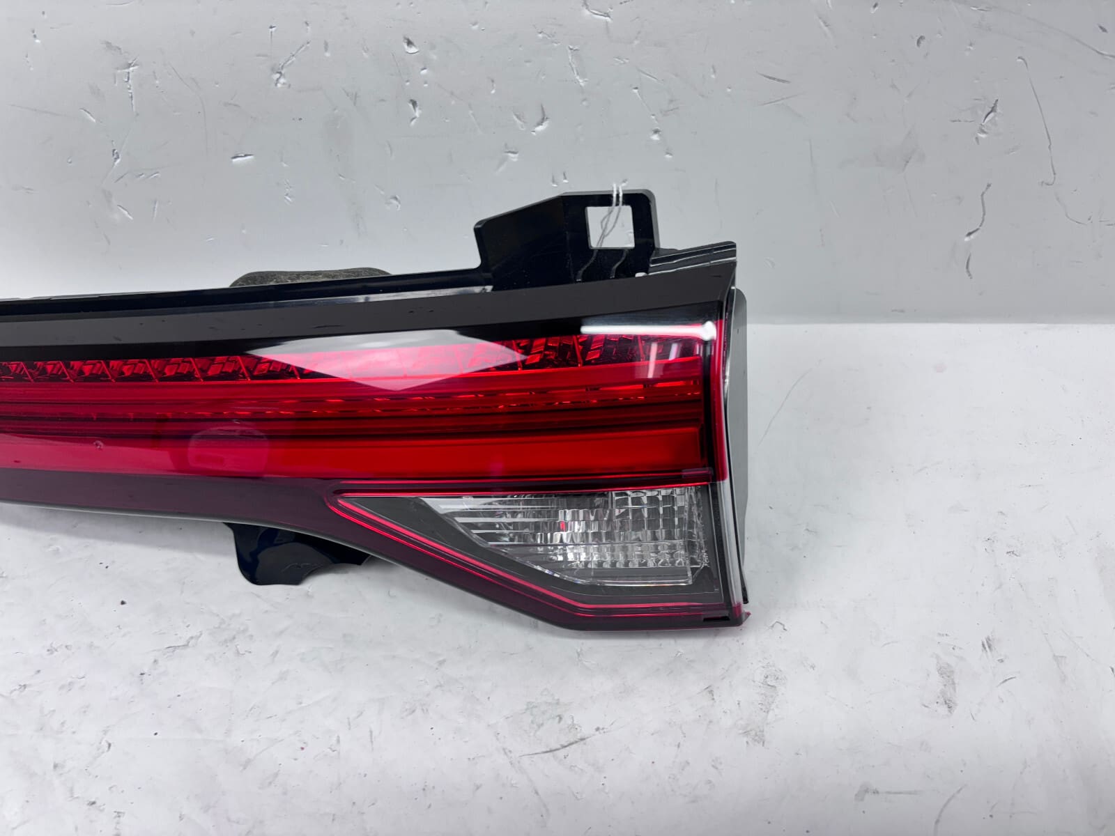 NICE 2022 2023 2024 MITSUBISHI OUTLANDER LED REAR INNER RIGHT OEM TAIL LIGHT - Image 3