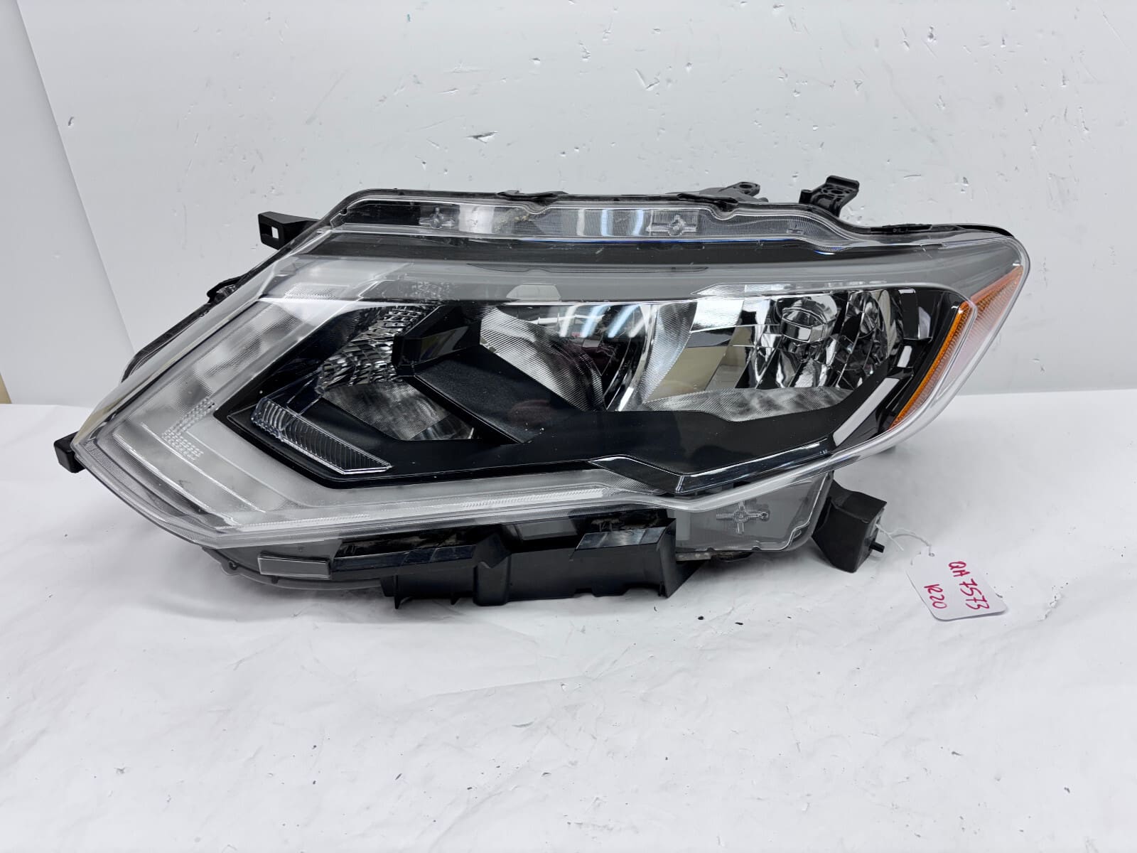 2017 2018 2019 2020 nissan rogue halogen led front left oem headlight - Image 2