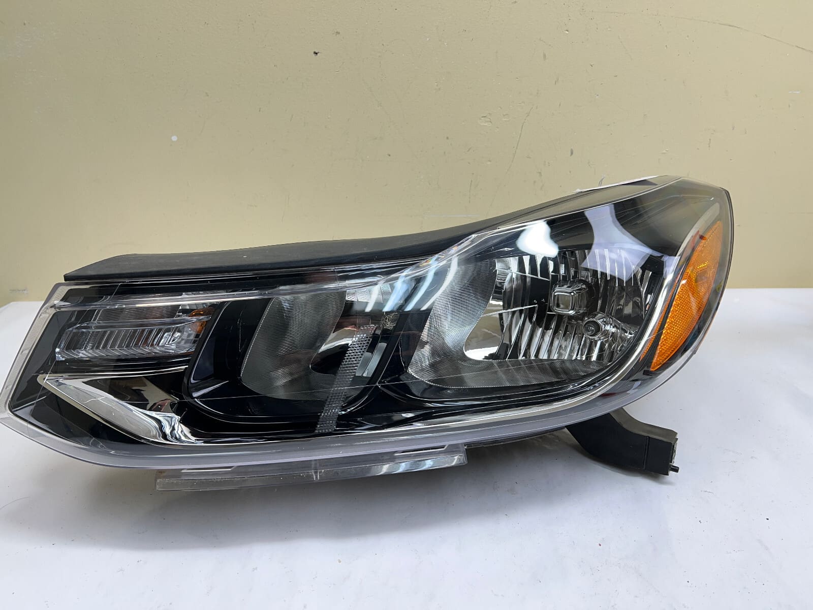 2017 2018 2019 2020 2021 2022 CHEVY TRAX HALOGEN LEFT OEM HEADLIGHT 42698951