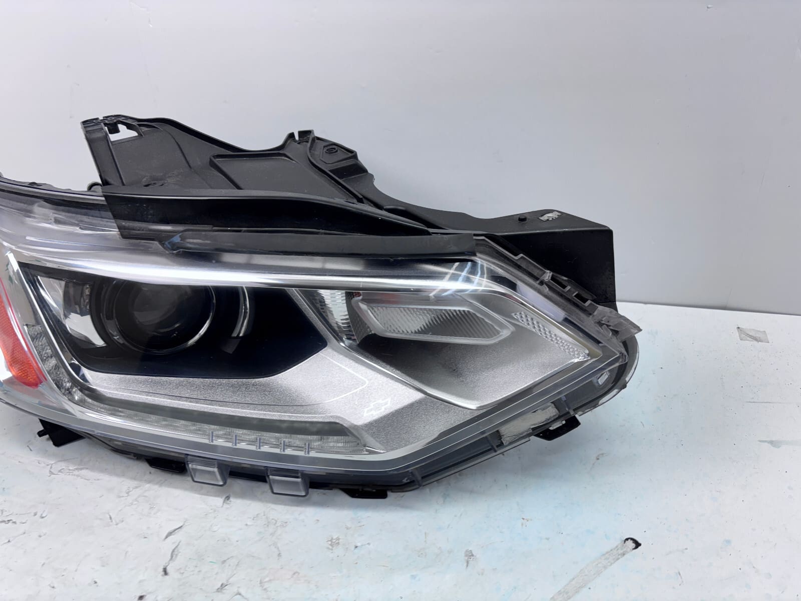 84685649 2018 2019 2010 2021 CHEVY TRAVERSE XENON HID FRONT RIGHT OEM HEADLIGHT - Image 2