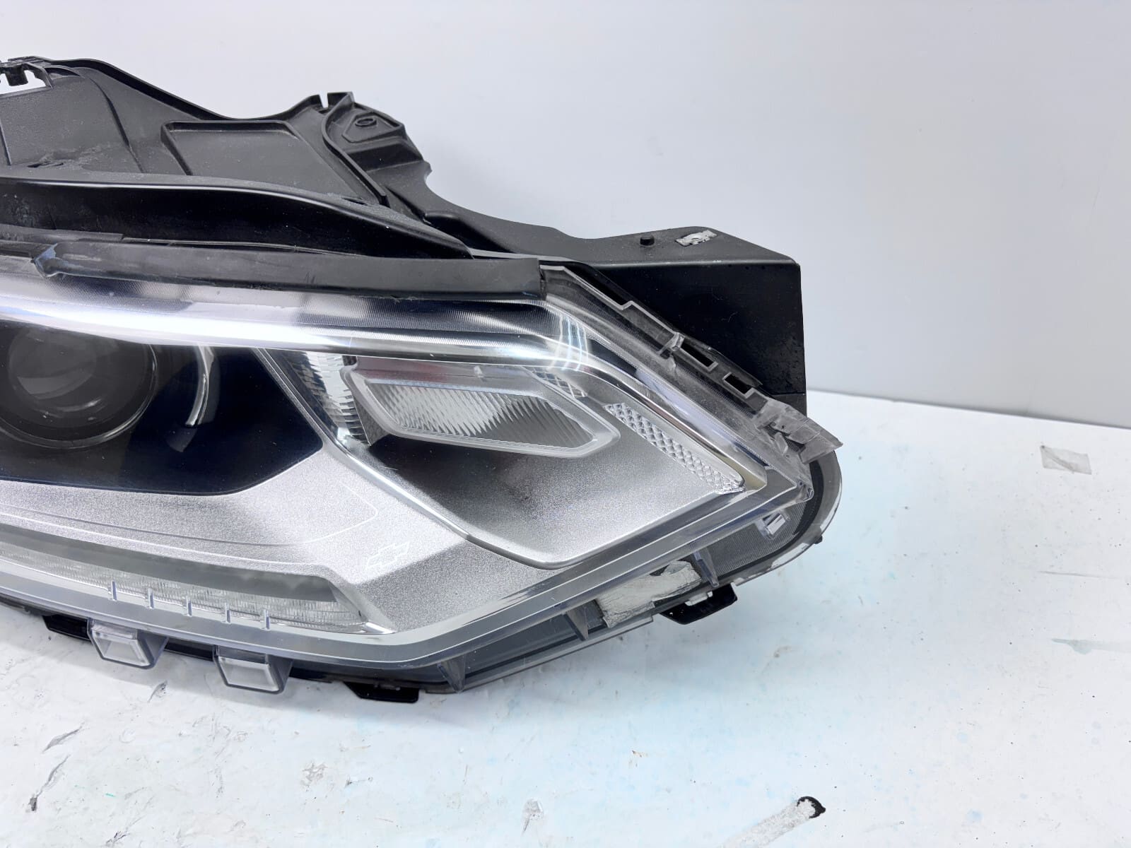 84685649 2018 2019 2010 2021 CHEVY TRAVERSE XENON HID FRONT RIGHT OEM HEADLIGHT - Image 3
