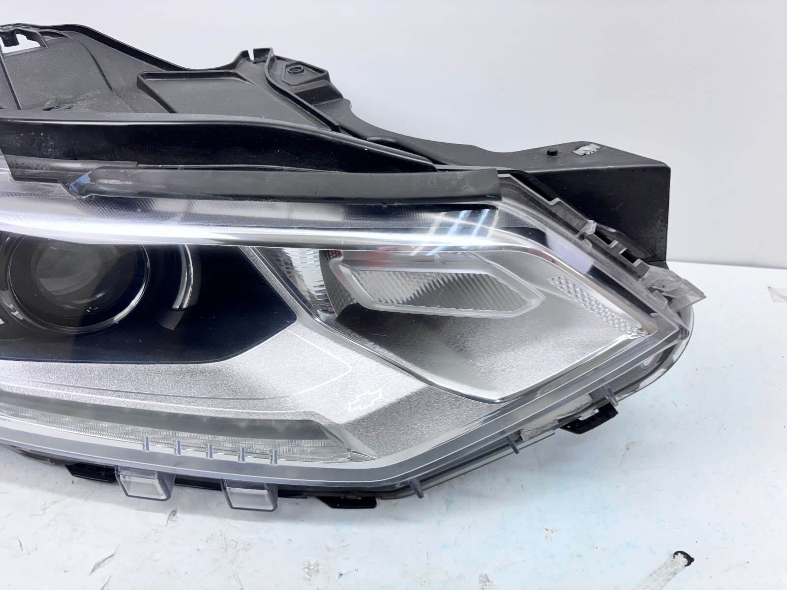 84685649 2018 2019 2010 2021 CHEVY TRAVERSE XENON HID FRONT RIGHT OEM HEADLIGHT - Image 4