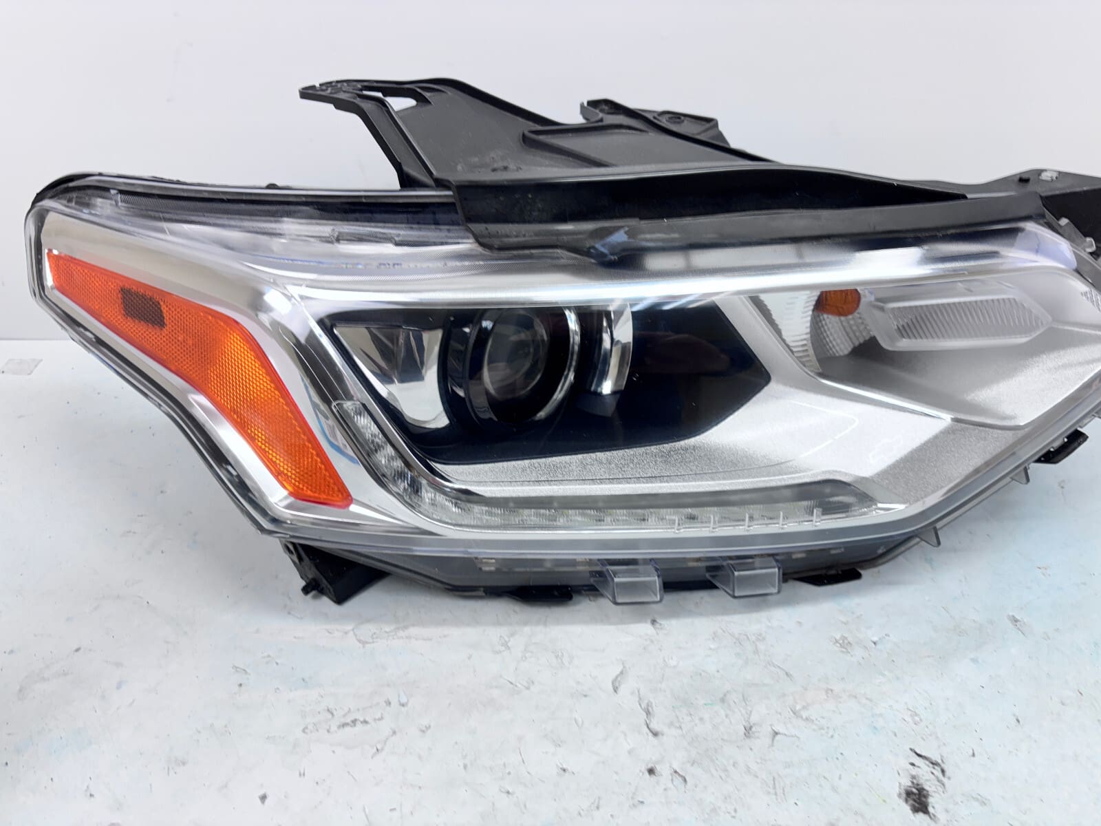 84685649 2018 2019 2010 2021 CHEVY TRAVERSE XENON HID FRONT RIGHT OEM HEADLIGHT - Image 6