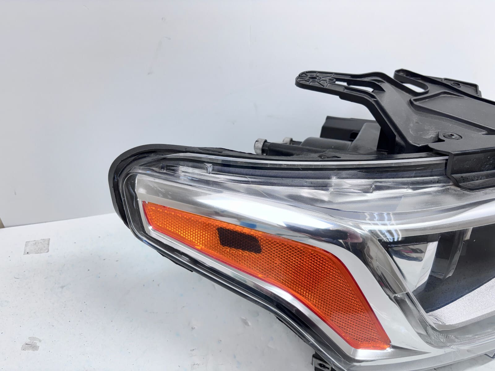 84685649 2018 2019 2010 2021 CHEVY TRAVERSE XENON HID FRONT RIGHT OEM HEADLIGHT - Image 9