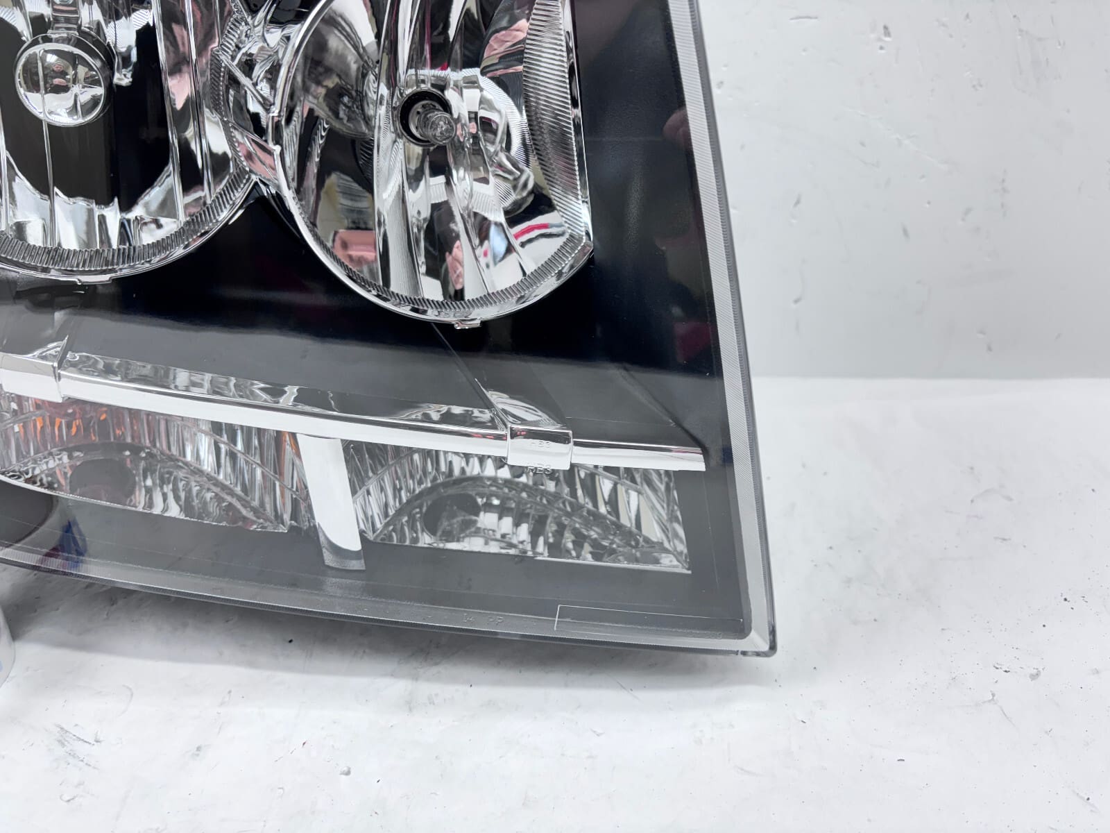 2007 2008 2009 2010 2011-2014 CHEVY TAHOE SUBURBAN HALOGEN RIGHT CAPA HEADLIGHT - Image 3
