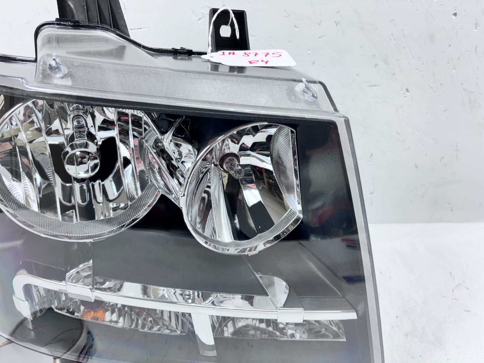 2007 2008 2009 2010 2011-2014 CHEVY TAHOE SUBURBAN HALOGEN RIGHT CAPA HEADLIGHT - Image 5
