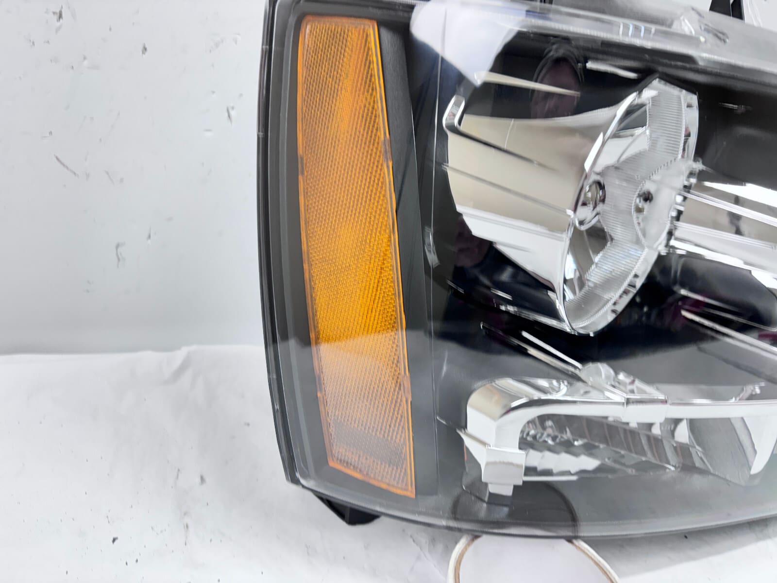 2007 2008 2009 2010 2011-2014 CHEVY TAHOE SUBURBAN HALOGEN RIGHT CAPA HEADLIGHT - Image 10