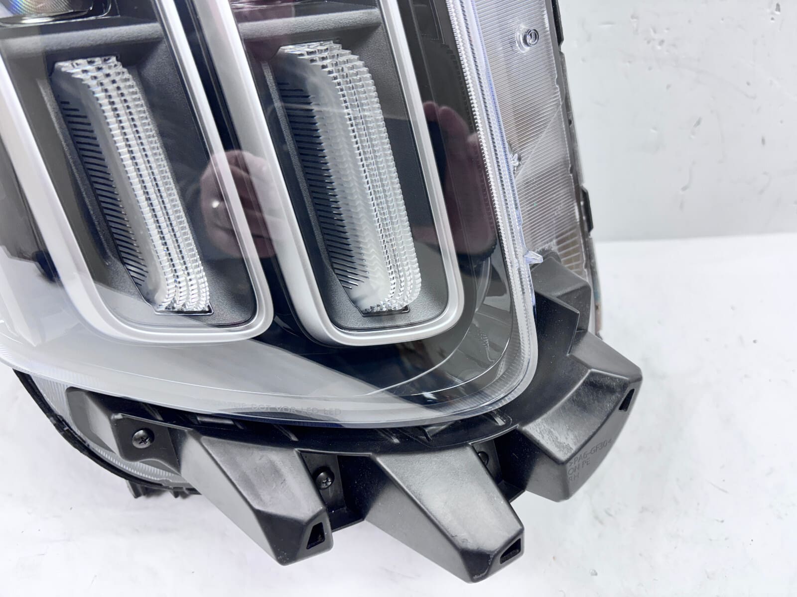 92102-S9600 MINT 2023 2024 KIA TELLURIDE LED FRONT RIGHT OEM HEADLIGHT - Image 2