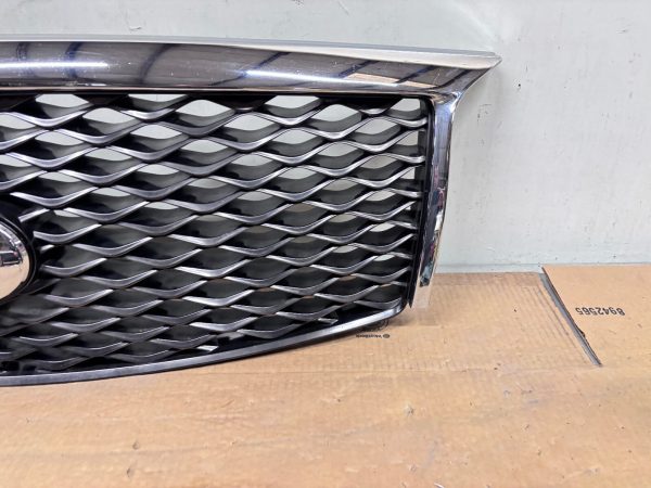 2015 2016 2017 INFINITI QX80 FRONT OEM GRILLE WITH CAMERA 623105ZA0A - Image 2