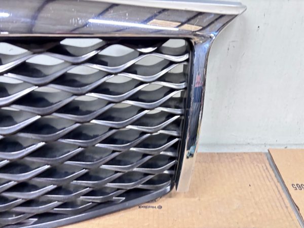 2015 2016 2017 INFINITI QX80 FRONT OEM GRILLE WITH CAMERA 623105ZA0A - Image 4