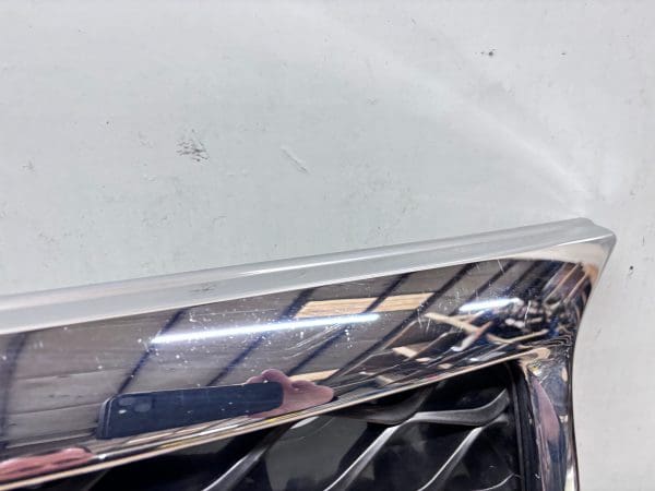 2015 2016 2017 INFINITI QX80 FRONT OEM GRILLE WITH CAMERA 623105ZA0A - Image 6