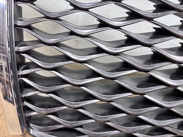 2015 2016 2017 INFINITI QX80 FRONT OEM GRILLE WITH CAMERA 623105ZA0A - Image 12