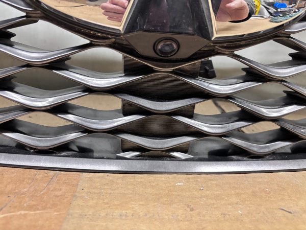 2015 2016 2017 INFINITI QX80 FRONT OEM GRILLE WITH CAMERA 623105ZA0A - Image 16