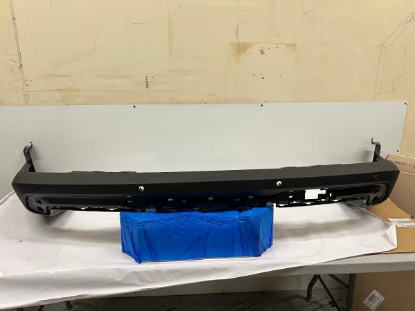 pt00049055 2022 2023 2024 rivian r1s rear oem bumper