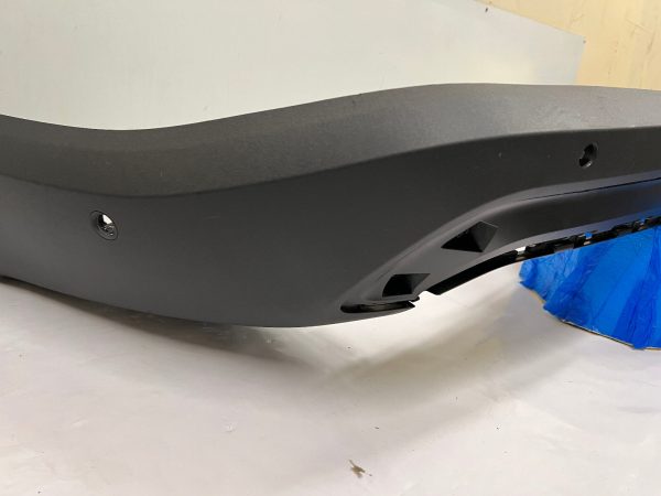pt00049055 2022 2023 2024 rivian r1s rear oem bumper - Image 3