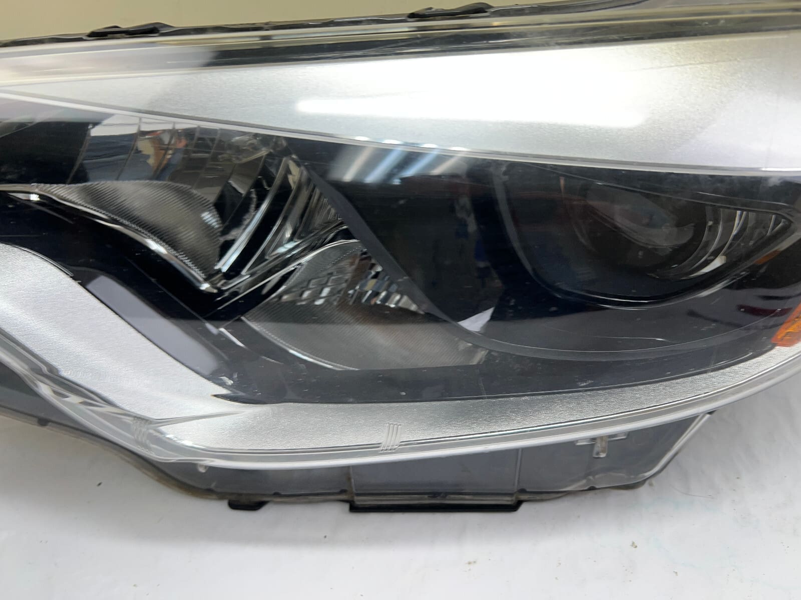 2012 2013 2014 2015 TOYOTA PRIUS HALOGEN BLUE FRONT RIGHT OEM HEADLIGHT - Image 4