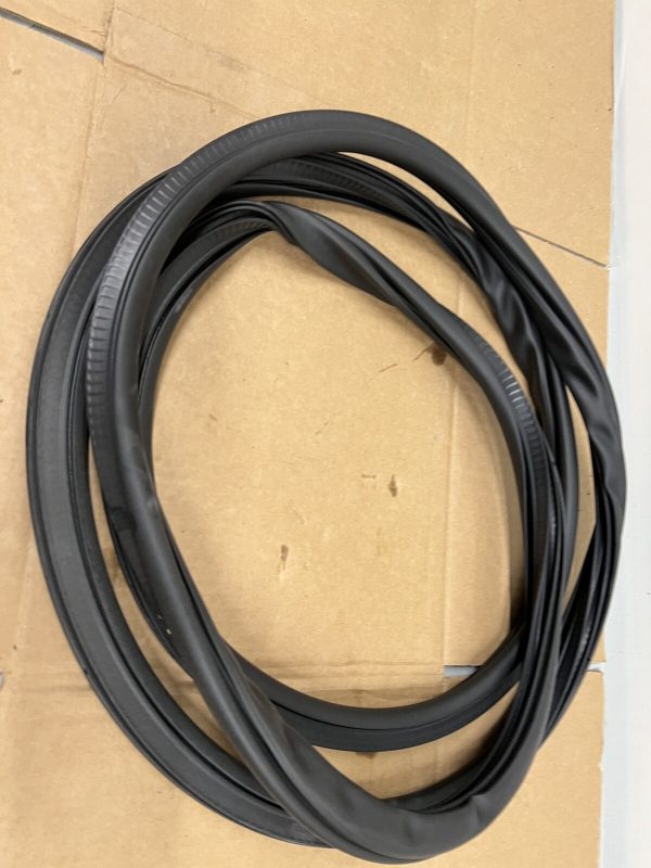 2021 2022 CADILLAC ESCALADE REAR RIGHT DOOR OEM WEATHERSTRIP 84688301 - Image 2