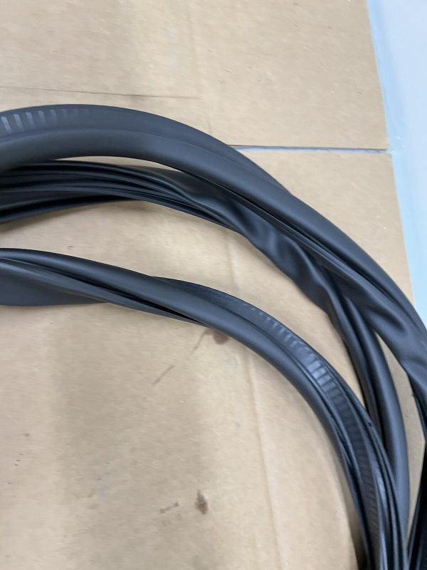 2021 2022 CADILLAC ESCALADE REAR RIGHT DOOR OEM WEATHERSTRIP 84688301 - Image 5