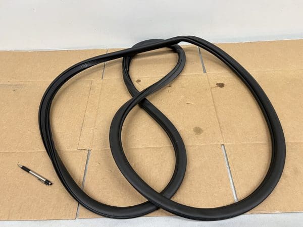 2021 2022 CADILLAC ESCALADE REAR RIGHT DOOR OEM WEATHERSTRIP 84688301 - Image 7