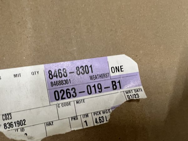 2021 2022 CADILLAC ESCALADE REAR RIGHT DOOR OEM WEATHERSTRIP 84688301 - Image 8