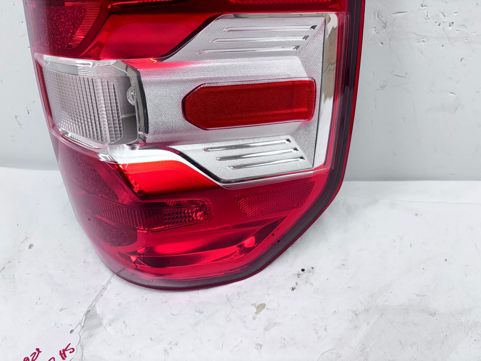NZ6B13404AC 2022 2023 2024 FORD MAVERICK HALOGEN REAR RIGHT OEM TAIL LIGHT - Image 9
