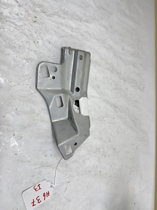 2008 2009 2010 2011 2012 Ford Escape Front Right Bumper Bracket 8L8z13A004A