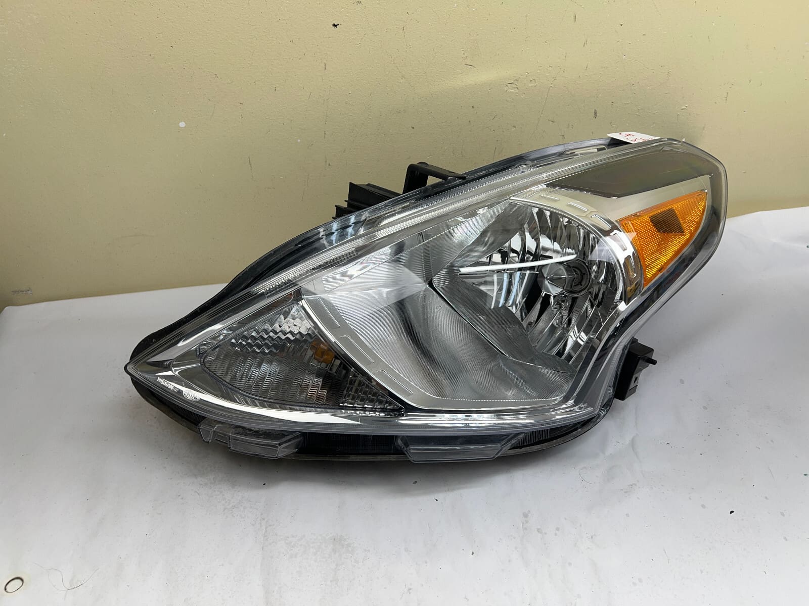 NICE 2015 2016 2017 2018 2019 NISSAN VERSA HALOGEN FRONT LEFT OEM HEADLIGHT