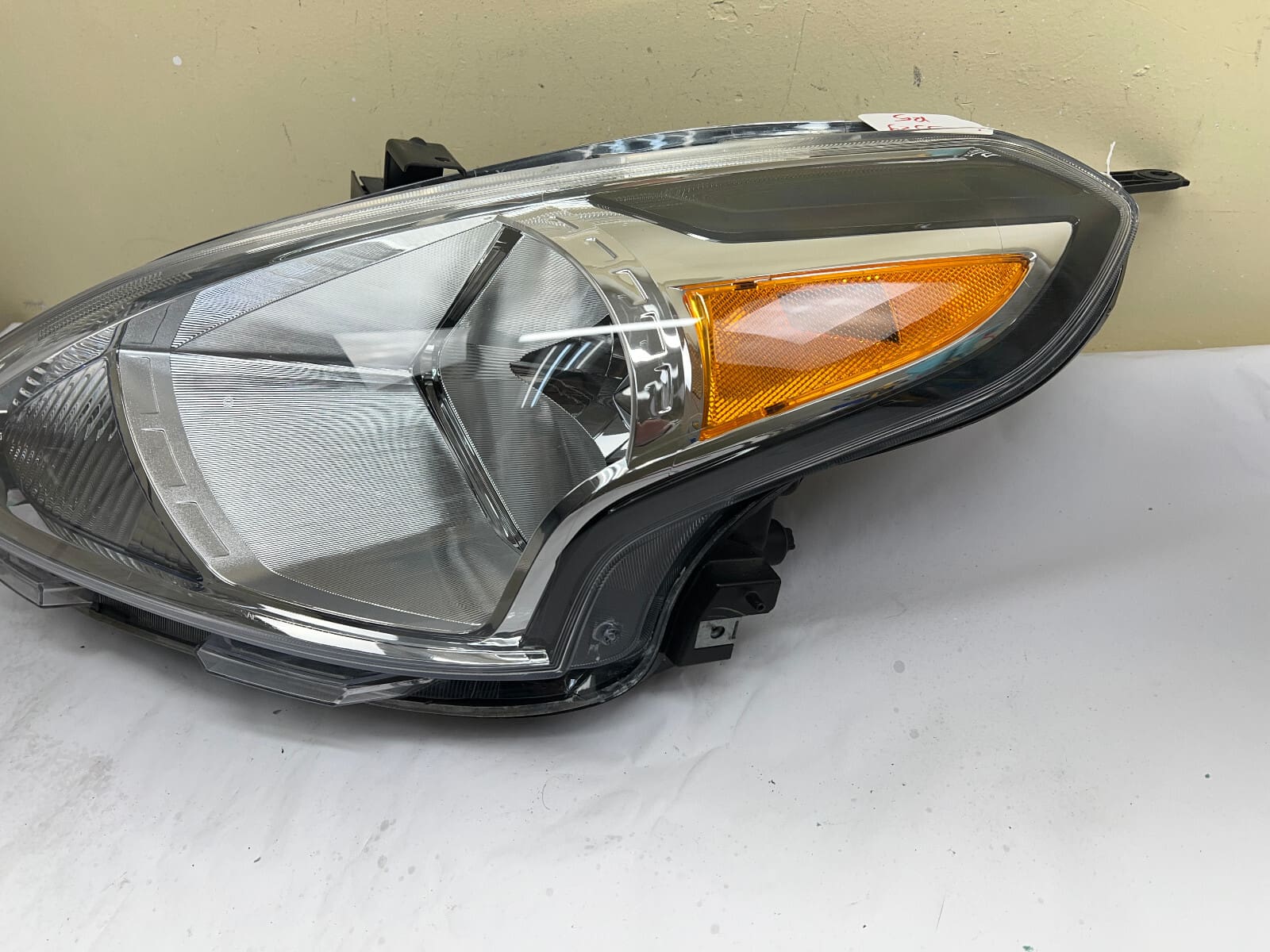 NICE 2015 2016 2017 2018 2019 NISSAN VERSA HALOGEN FRONT LEFT OEM HEADLIGHT - Image 4