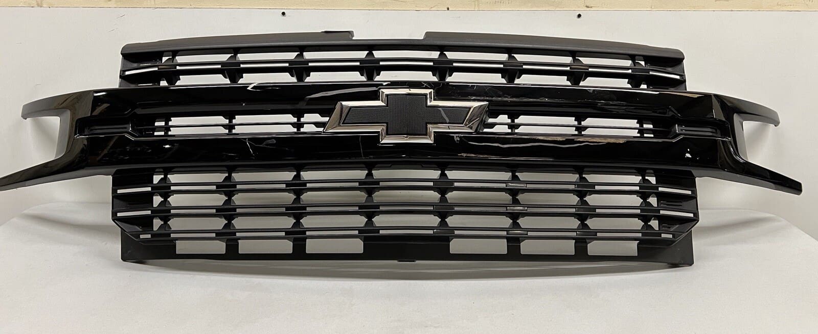 84493306 2019 2020 2021 2022 CHEVY SILVERADO 1500 FRONT OEM GRILLE BLACK