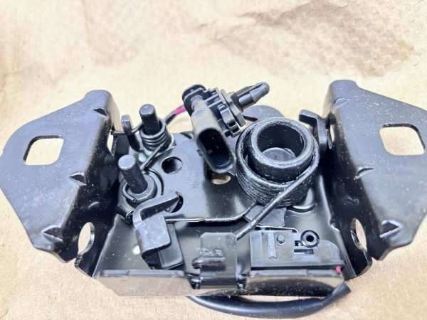 OEM GENUINE 84839546 2020 2021 2022 2023 2024 CHEVY CORVETTE C8 FRONT HOOD LATCH - Image 4