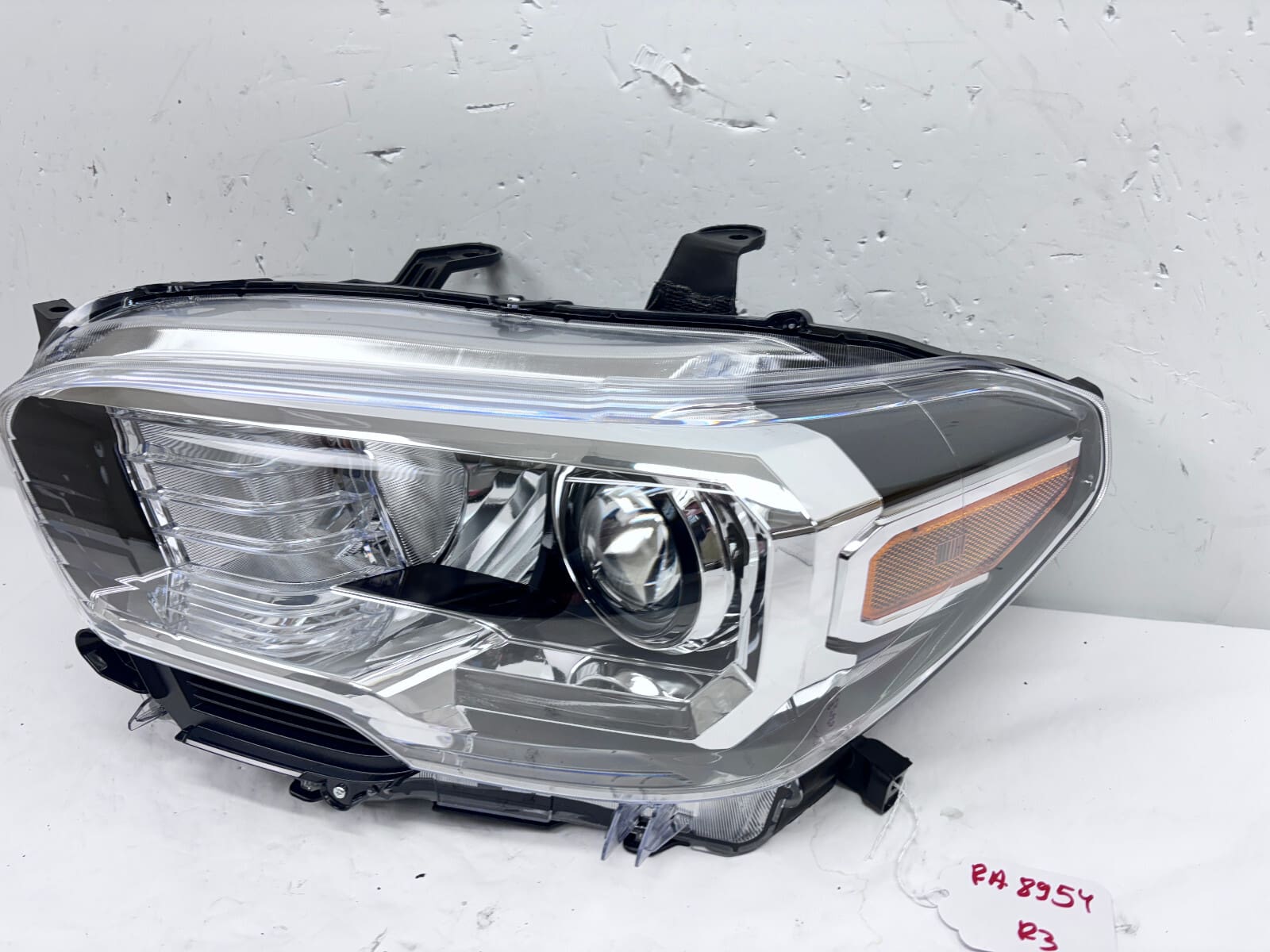2016 2017 2018 2019 2020 2021 2022 TOYOTA TACOMA HALOGEN LEFT OEM HEADLIGHT - Image 3