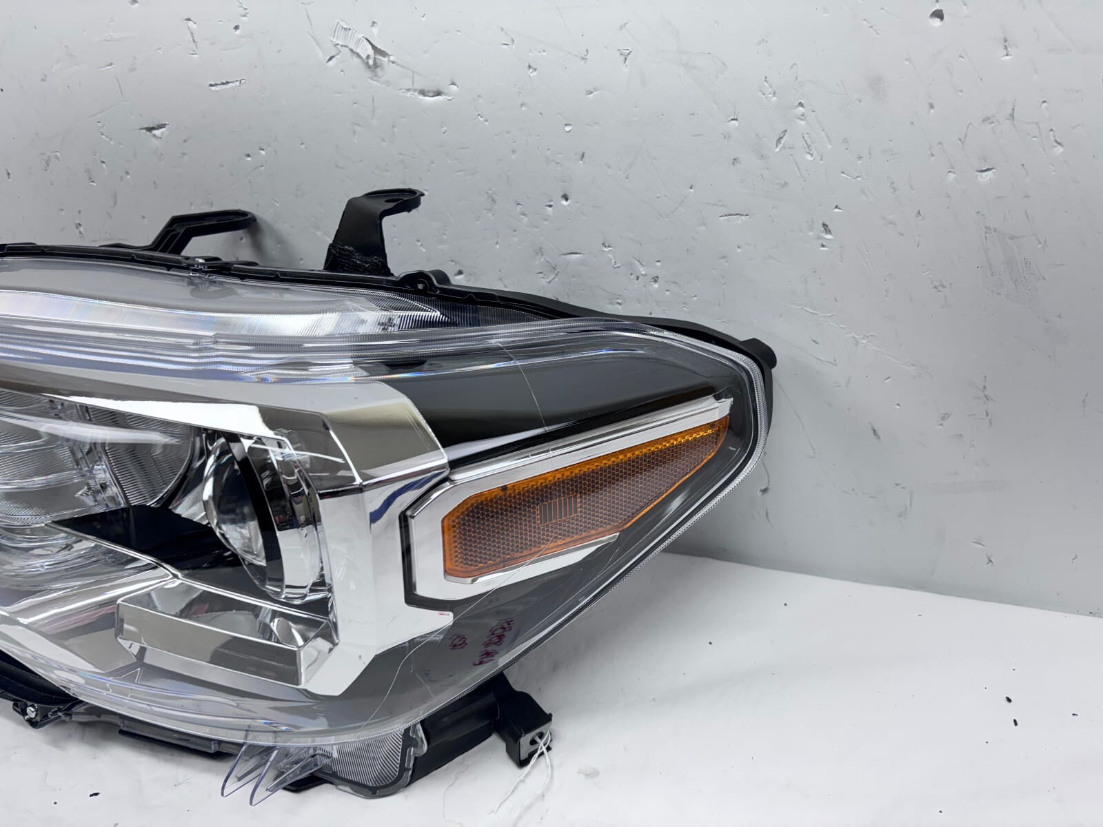2016 2017 2018 2019 2020 2021 2022 TOYOTA TACOMA HALOGEN LEFT OEM HEADLIGHT - Image 4