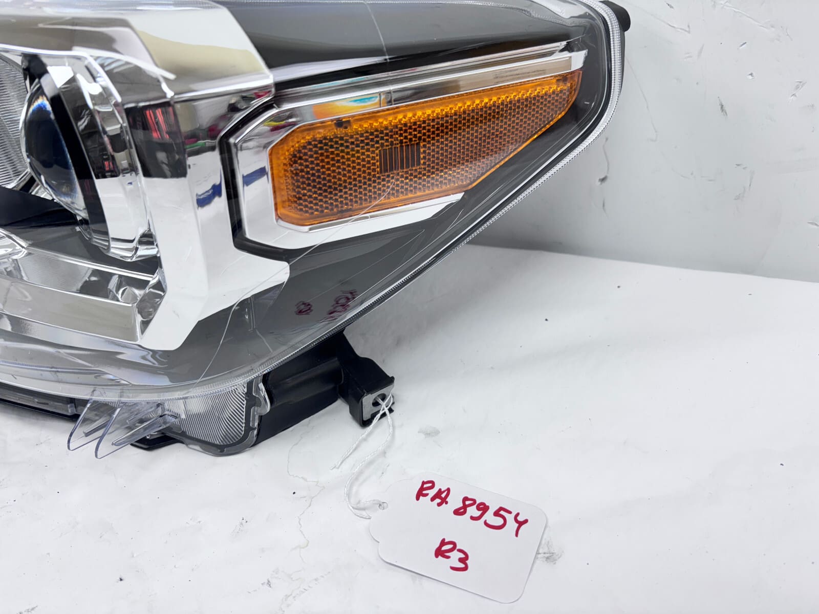 2016 2017 2018 2019 2020 2021 2022 TOYOTA TACOMA HALOGEN LEFT OEM HEADLIGHT - Image 5