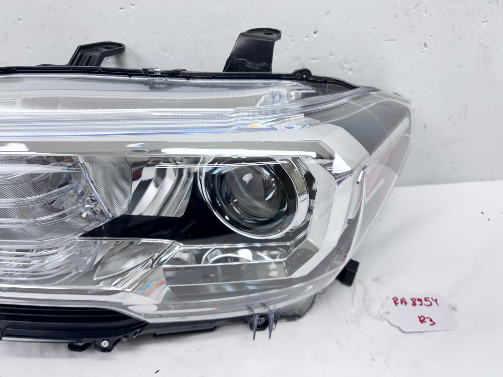 2016 2017 2018 2019 2020 2021 2022 TOYOTA TACOMA HALOGEN LEFT OEM HEADLIGHT - Image 10