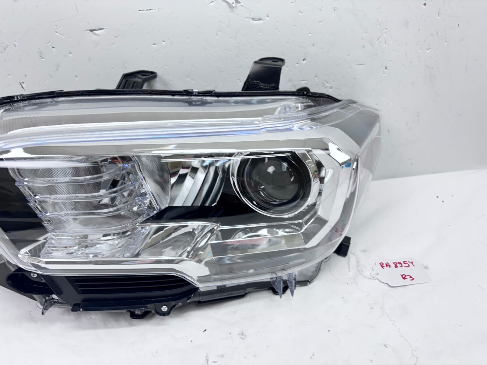 2016 2017 2018 2019 2020 2021 2022 TOYOTA TACOMA HALOGEN LEFT OEM HEADLIGHT - Image 11